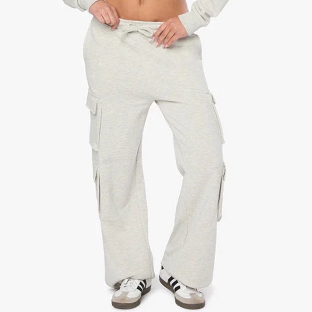 Price is firm New WEWOREWHAT Cargo Sweat Pants in Heather Grey Size Small